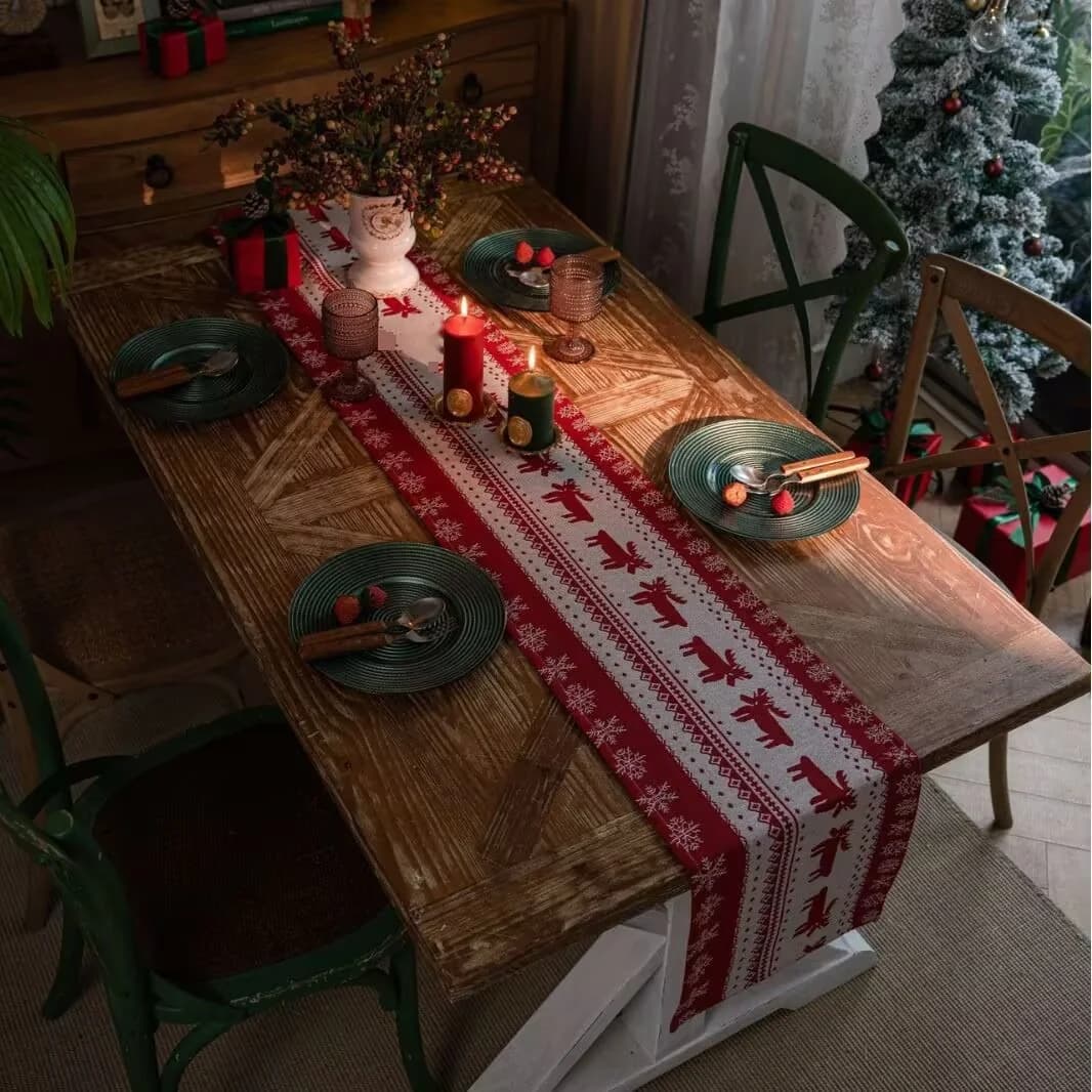 Cale de masă festivă de Crăciun cu elan, stil nordic