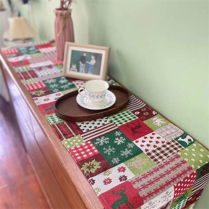 Față de masă de Crăciun, decor festiv pentru masa de dining și dulap